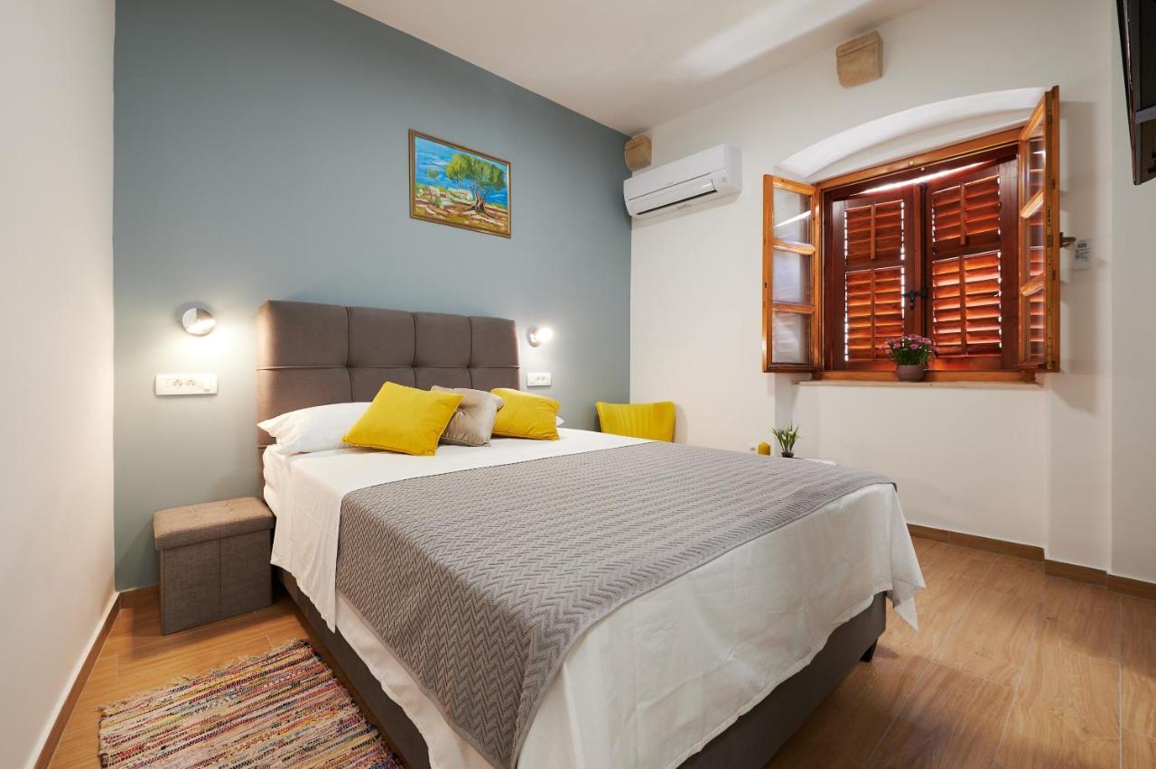 Tomy - Katy Bed & Breakfast Trogir Bagian luar foto